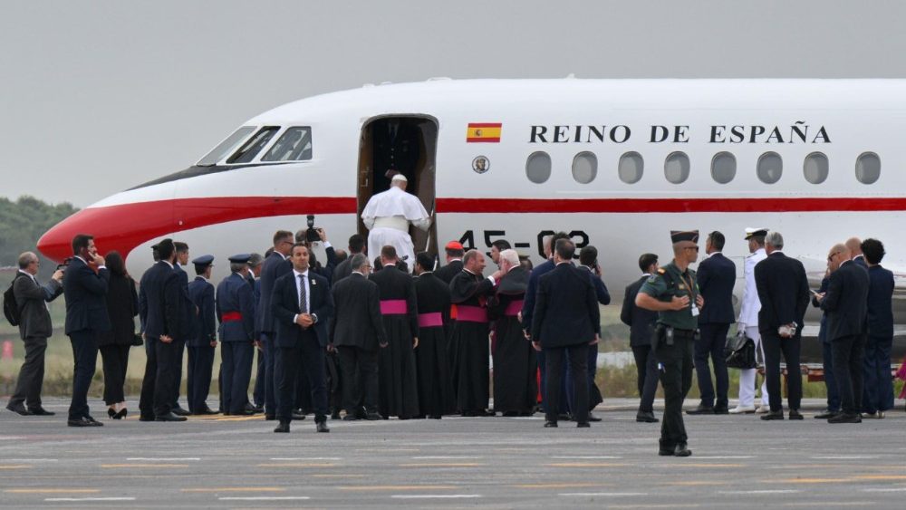 Papa Leão XIV retorna ao Vaticano em aeronave do rei Felipe VI 2 Papa Leao XIV retorna ao Vaticano em aeronave do rei Felipe VI 1