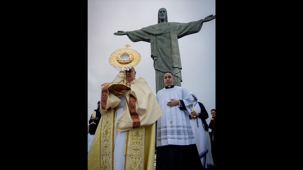 Santuário Cristo Redentor ganha tapete de Corpus Christi com 30 metros de extensão 3 Santuario Cristo Redentor ganha tapete de Corpus Christi com 30 metros de extensao 2