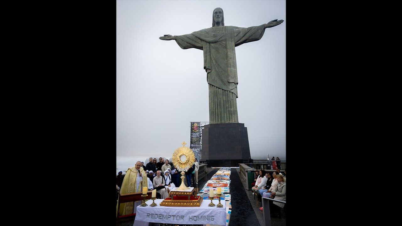 Santuário Cristo Redentor ganha tapete de Corpus Christi com 30 metros de extensão 5 Santuario Cristo Redentor ganha tapete de Corpus Christi com 30 metros de extensao 3