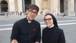 Espanha: padre que venceu o The Voice deixa o sacerdócio 2 Damián María Montes e Cristina Scuccia Foto: screenshot/ Instagram