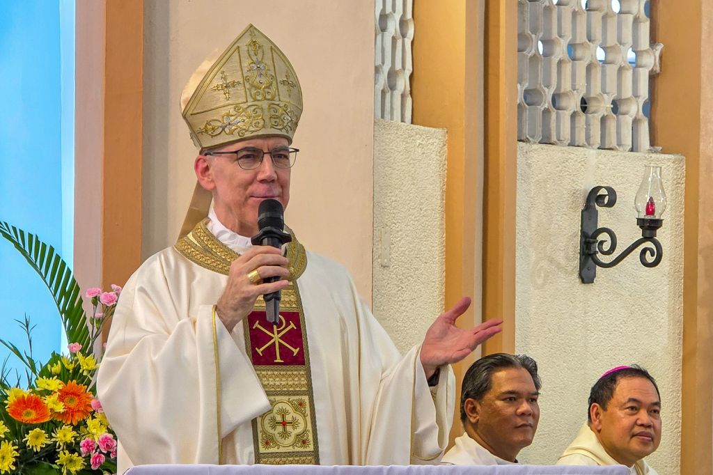 Filipinas: Núncio apostólico exorta jovens a atenderem o chamado de Deus para a vida religiosa 3 Dom Charles John Brown, Núncio Apostólico nas Filipinas durante homilia sobre o chamado de Deus