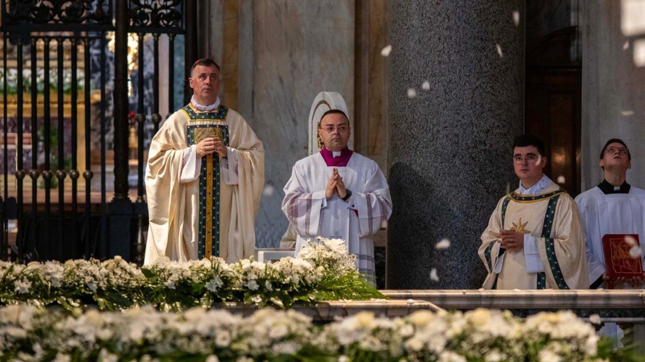 “Deus entra em nossas vidas pela gentileza”, destaca Cardeal Makrickas na festa de Nossa Senhora das Neves 4 Deus entra em nossas vidas pela gentileza destaca Cardeal Makrickas na festa de Nossa Senhora das Neves 3