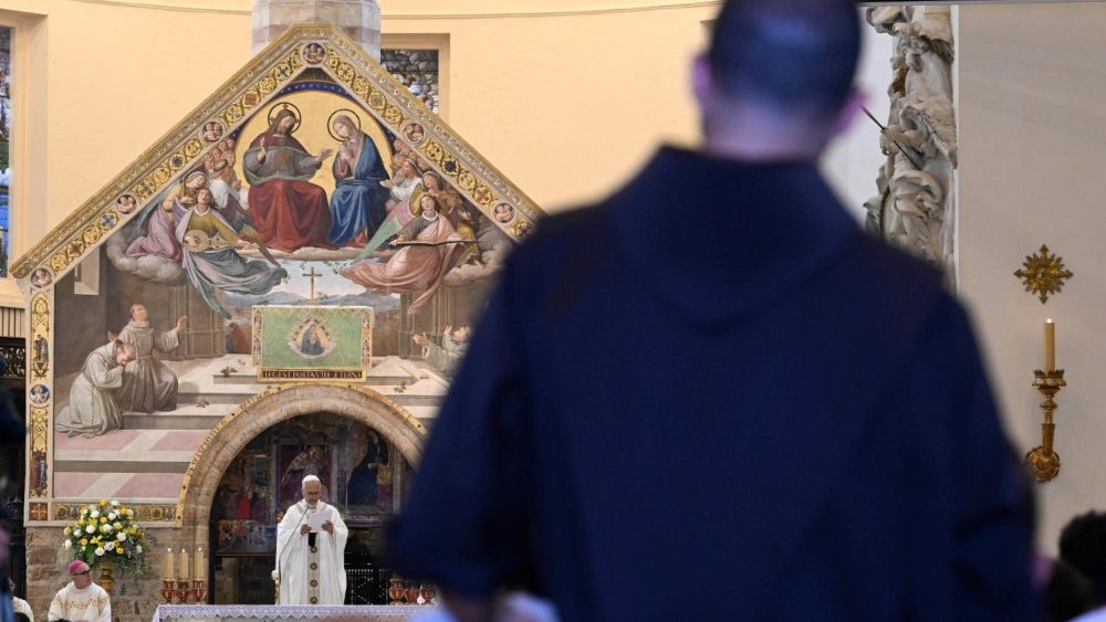 Em Assis, Papa Leão XIV convoca os jovens a serem novos Santos e transformar o mundo 5 Em Assis Papa Leao XIV convoca os jovens a serem novos Santos e transformar o mundo 2
