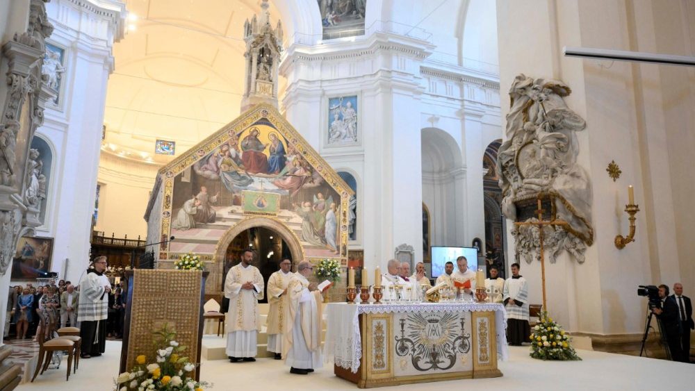 Em Assis, Papa Leão XIV convoca os jovens a serem novos Santos e transformar o mundo 6 Em Assis Papa Leao XIV convoca os jovens a serem novos Santos e transformar o mundo 4