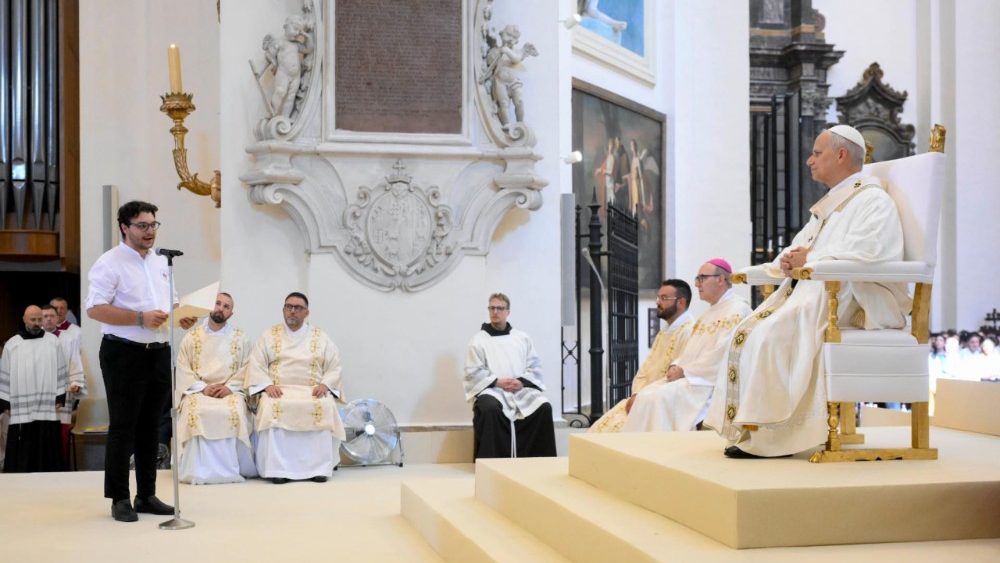 Em Assis, Papa Leão XIV convoca os jovens a serem novos Santos e transformar o mundo 2 Em Assis Papa Leao XIV convoca os jovens a serem novos Santos e transformar o mundo 5