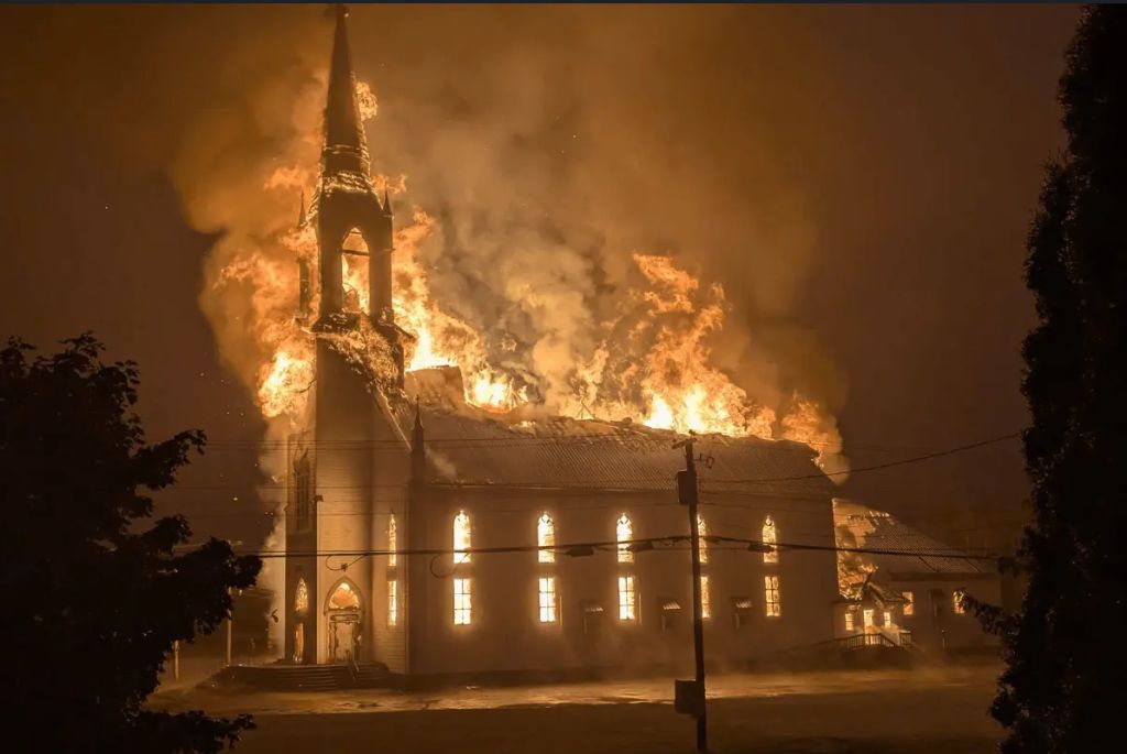 Incêndio criminoso destrói igreja centenária no Canadá 2 Incendio criminoso destroi igreja centenaria no Canada