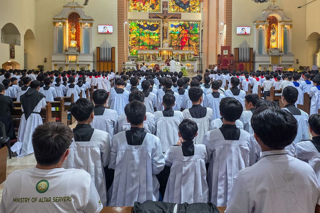 "Servir é mais do que executar os ritos corretamente", adverte Bispo a mais de 1.700 coroinhas 2 Servir e mais do que executar os ritos corretamente adverte Bispo a mais de 1.700 coroinhas 1