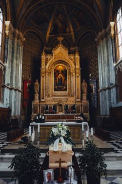 "Funeral católico não é meramente um ato social", afirma bispo 2 Foto: Ben Kupke/ Unsplash