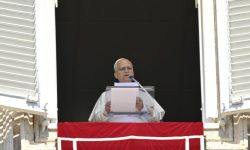 Leão XIV no Ângelus: a dívida do amor mútuo 2 Foto: Vatican Media