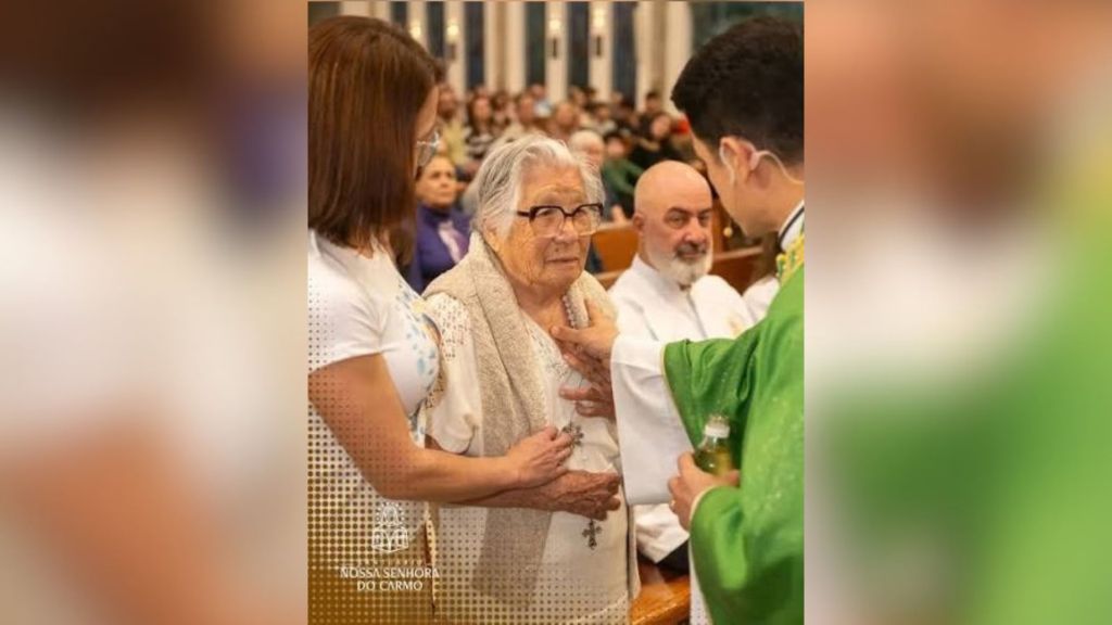 Aos 101 anos, brasileira recebe os sacramentos da iniciação cristã 3 Aos 101 anos brasileira recebe os sacramentos da iniciacao crista 1