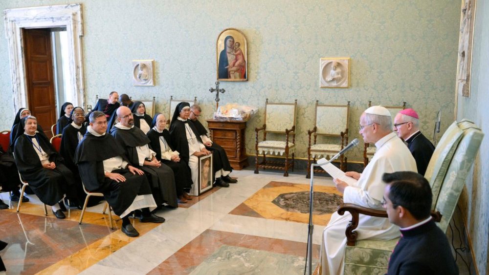 Em audiência com religiosas, Leão XIV destaca o valor do silêncio na vida contemplativa 3 Em audiencia com religiosas Leao XIV destaca o valor do silencio na vida contemplativa 2