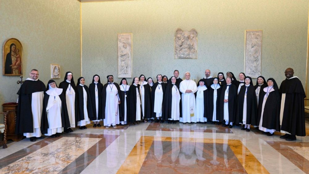 Em audiência com religiosas, Leão XIV destaca o valor do silêncio na vida contemplativa 5 Em audiencia com religiosas Leao XIV destaca o valor do silencio na vida contemplativa 4