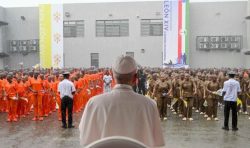 Um convite ao Papa da prisão: Leão XIV seguirá os passos de Francisco na Argentina? 2 Leão XIV visita prisão de Bata Foto: Vatican Media