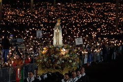 Fátima: 100 mil peregrinos comemoraram a sexta aparição da Virgem aos pastorinhos 3 Foto: Santuário de Fátima