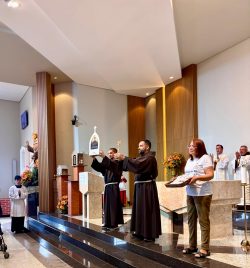 Com festa e bênçãos, Santuário Frei Galvão encerra novena e festa do primeiro santo nascido no Brasil 2 Dia da festa de Frei Galvao