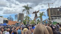 Venezuela: jovem de 17 anos cria uma escultura monumental de São Miguel Arcanjo em Caracas 2 Foto: Concejo Municipal de Baruta/ X