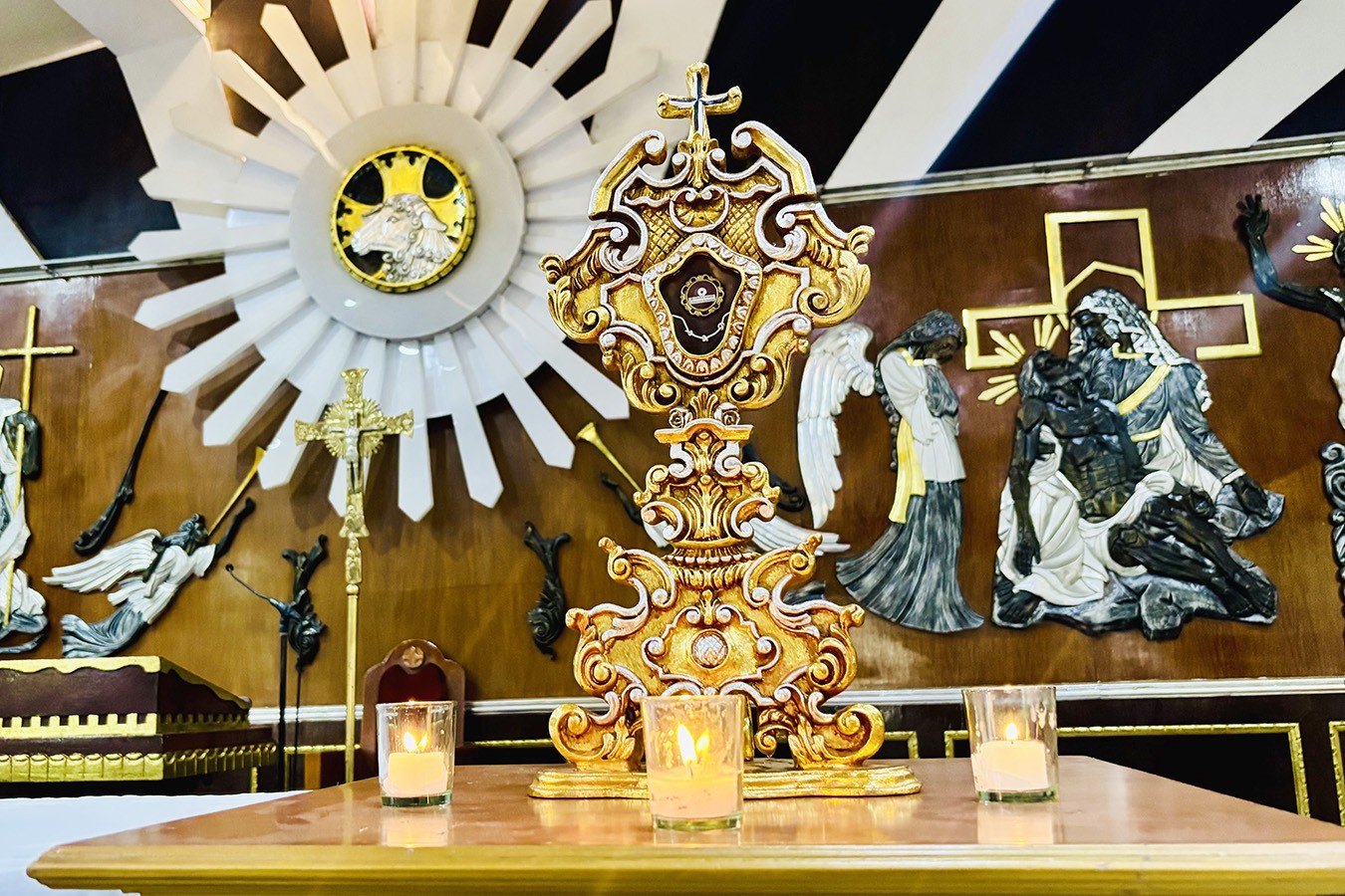 Relíquia de São Francisco de Assis peregrina por comunidades católicas nas Filipinas 2 Reliquia de Sao Francisco de Assis peregrina por comunidades catolicas nas Filipinas