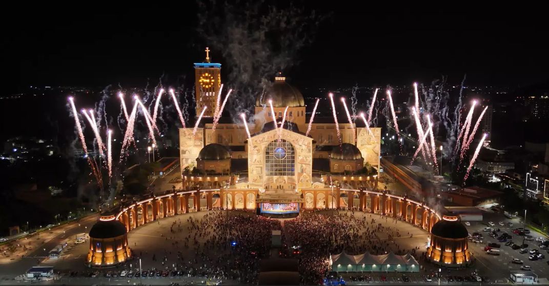 Santuário Nacional de Aparecida reúne 200 mil devotos e bate recorde histórico 2 Santuario Nacional de Aparecida reune 200 mil devotos e bate recorde historico 1
